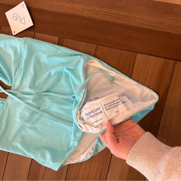 New VYB one piece - Picture 4 of 4